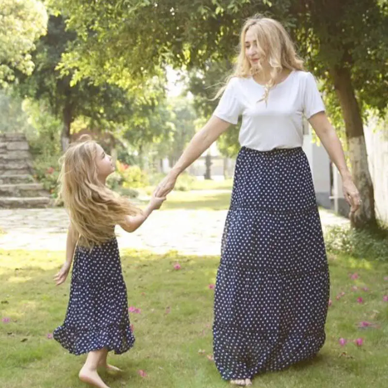 Spring Summer Mother And Daughter Family Matching Casual Women White T-shirt Long Layered Skirt Sets Girl Strappy Dot Blue Dress | Мать и