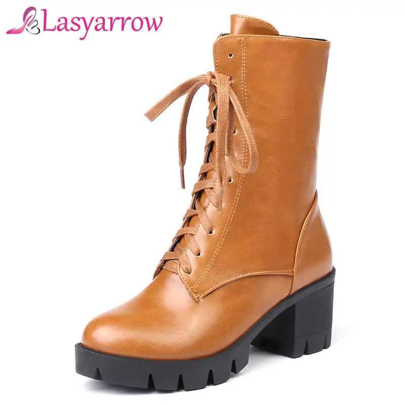 Сапоги Lasyarrow женские на платформе и высоком блочном каблуке однотонные простые