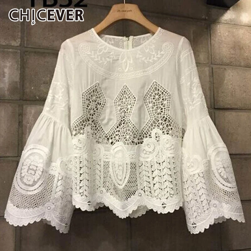 CHICEVER весна 2019 женские футболки топ с расклешенными рукавами ажурные цветы