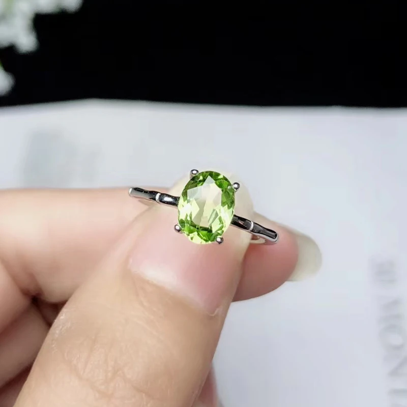 Кольцо из серебра 925 пробы с натуральным Перидотом 5 х7 мм|Кольца| |