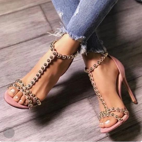 

Sexy Pink Suede T-bar Rivets Wedding Shoes Bride Cut-out Gold Studded Gladiator Sandals Women Peep Toe Ladies Shoes High Heel