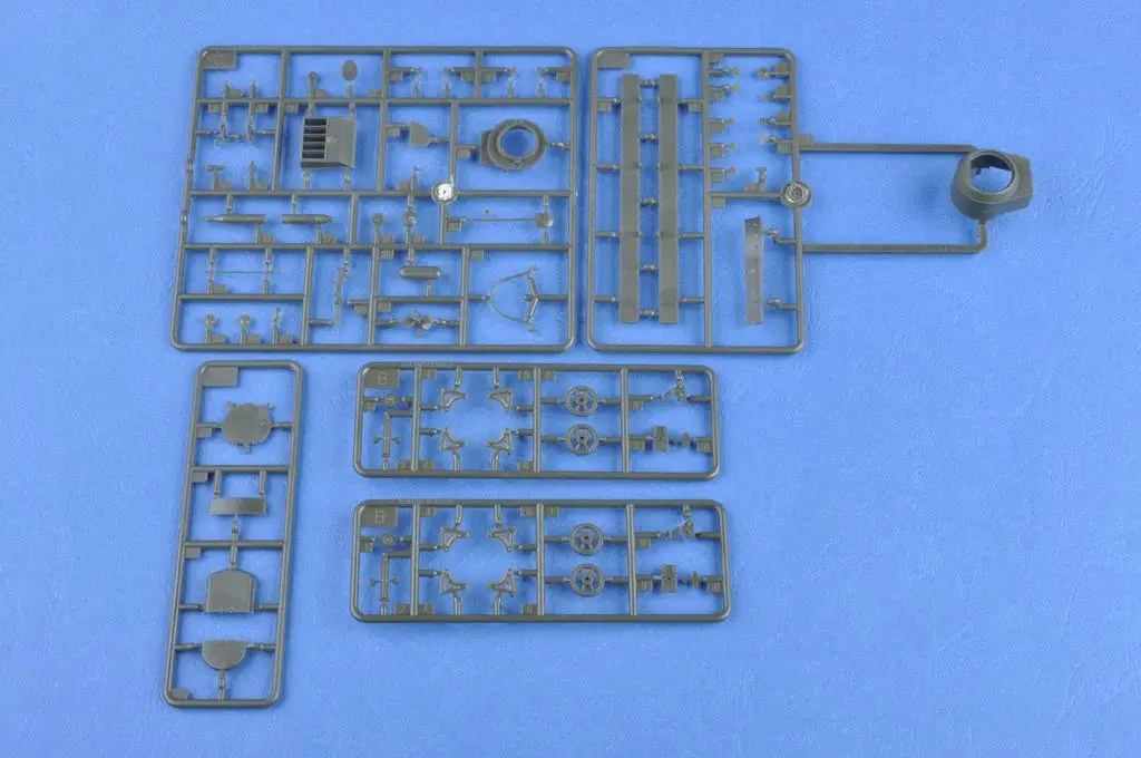 Hobbyboss модель 1/35 года советский стиль Ранняя светильник лёгкого бака амфибии |