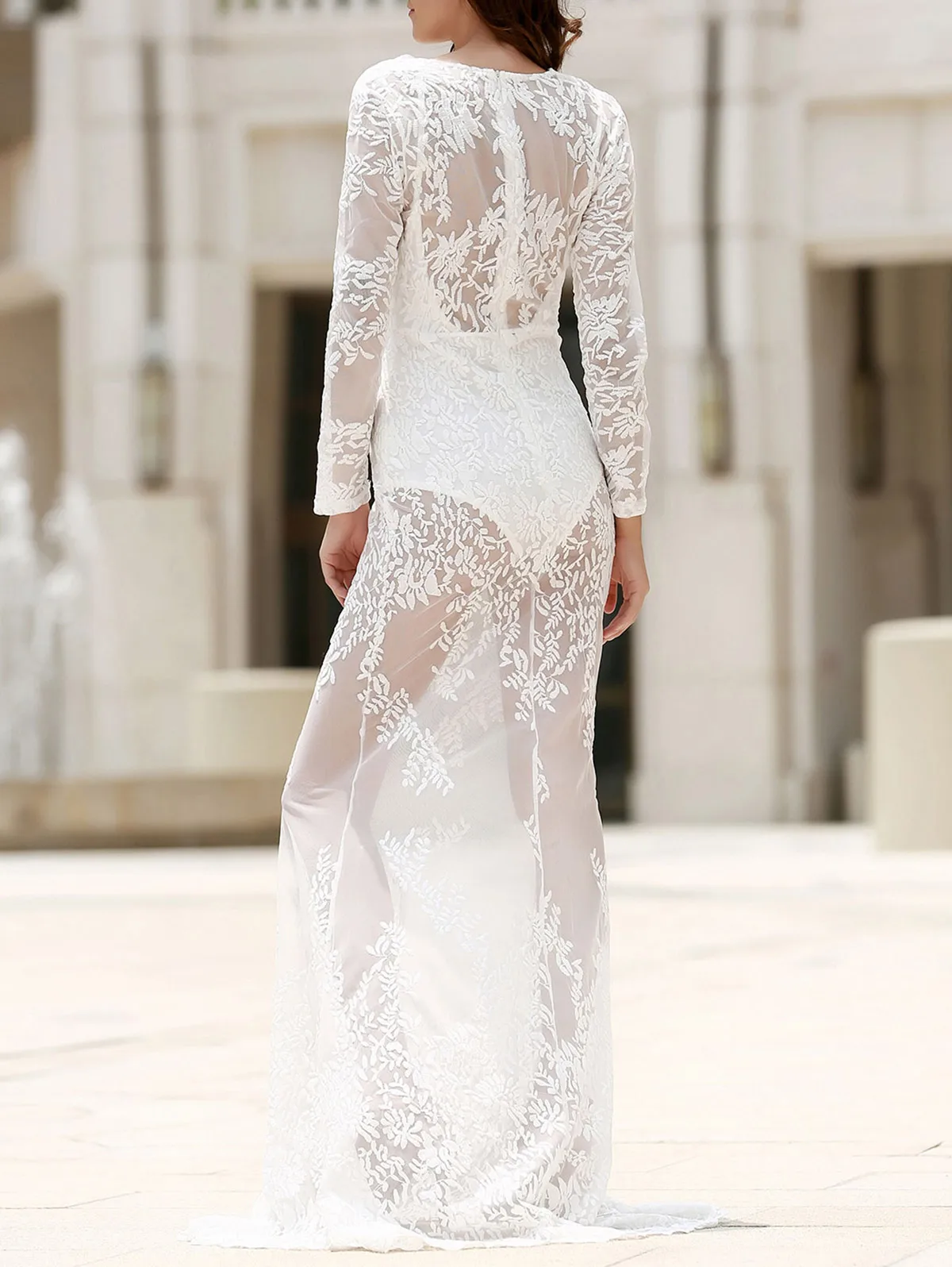 Женское платье с глубоким вырезом и длинным рукавом кружевное для выпускного