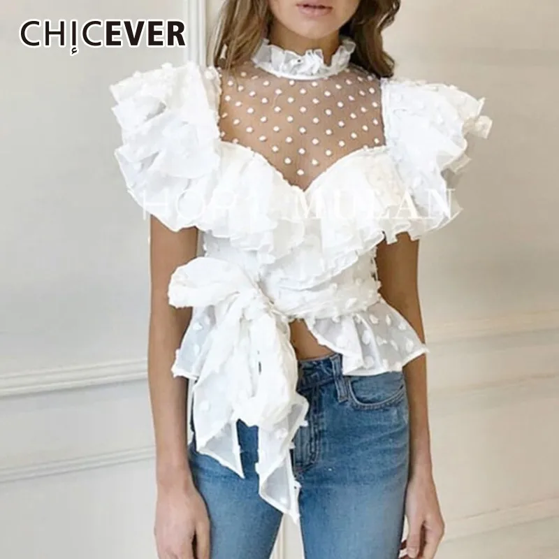 Женская блузка CHICEVER белая в горошек с рукавом-бабочкой и стоячим воротником |