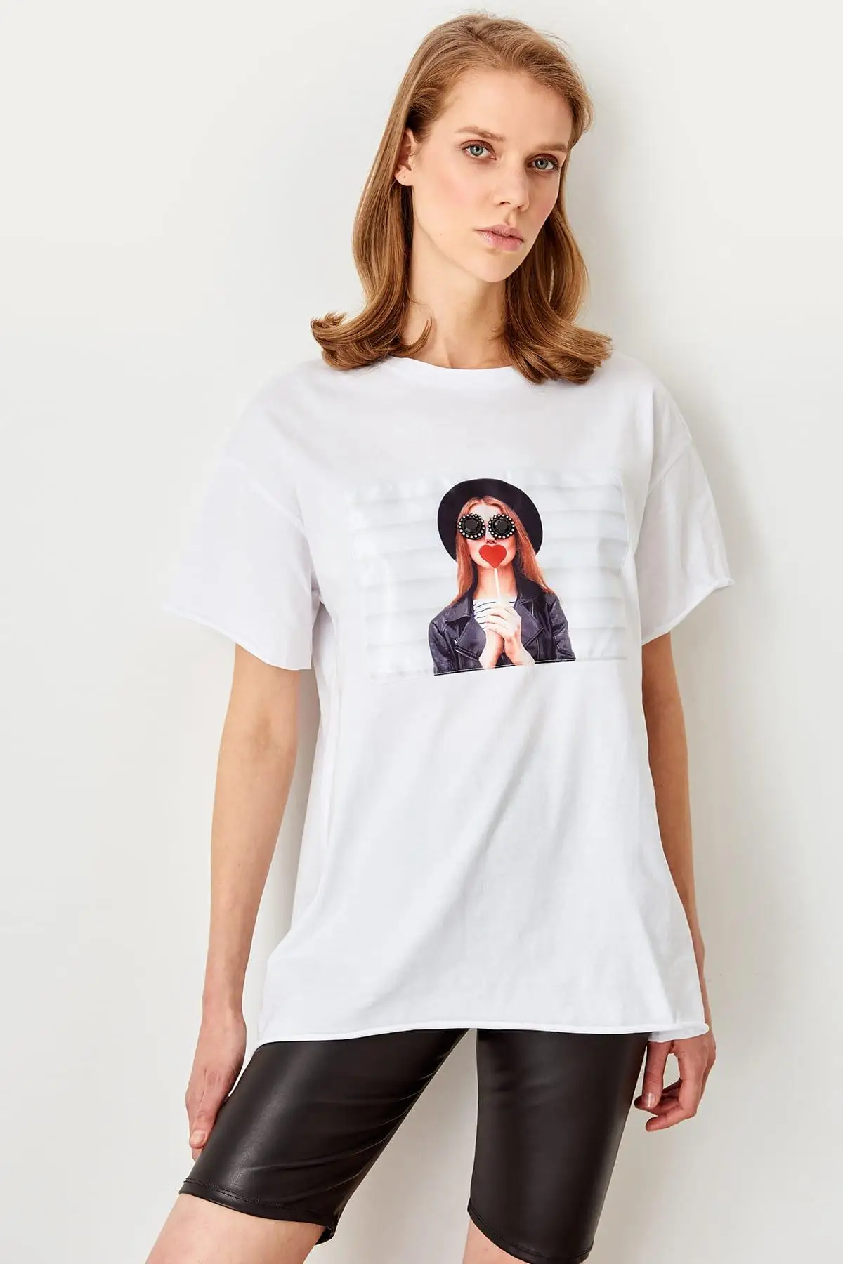 Trendyol White Printed Boyfriend Knitted T Shirt TWOSS19GN0021 | Женская одежда