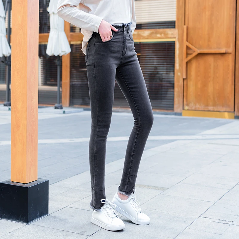 Брюки из денима с потертостями Суперэластичные укороченные брюки завышенной