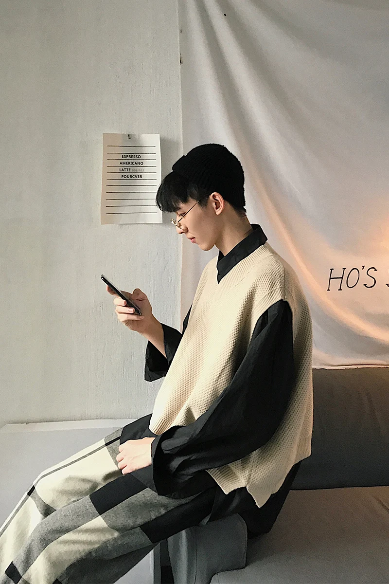 

Men's Knit Vest 2020 Spring New V-neck Solid Color Loose Self-cultivation Pullover Thin Sweater Thin Youth Casual Men's Clothing