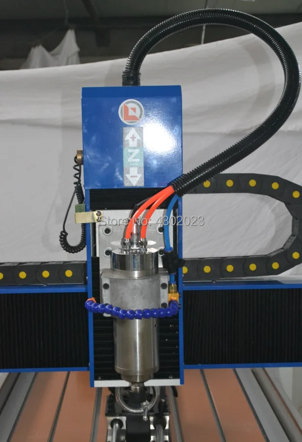 2.2KW Водяное охлаждение шпинделя ЧПУ 4 оси 6090 CN маршрутизатор 3D фрезерный станок