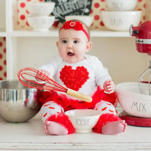 Комплект из 3 предметов для маленьких девочек: комбинезон с сердечками + юбка