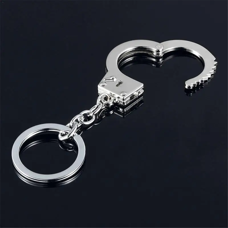 Car Keychain Realistic Handcuffs Shape Metal Key Chains Waist Hanging Pendant Innovative Gift Stylish | Автомобили и мотоциклы