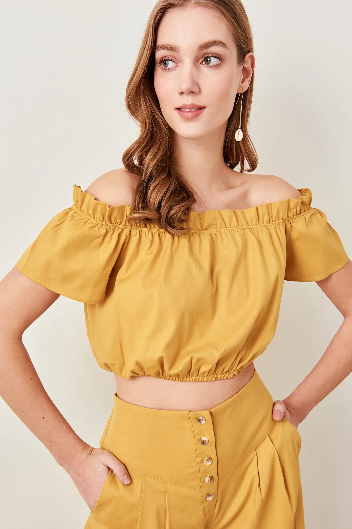 Trendyol Yellow Ruffle Detail Crop Tops TWOSS19EH0072 |