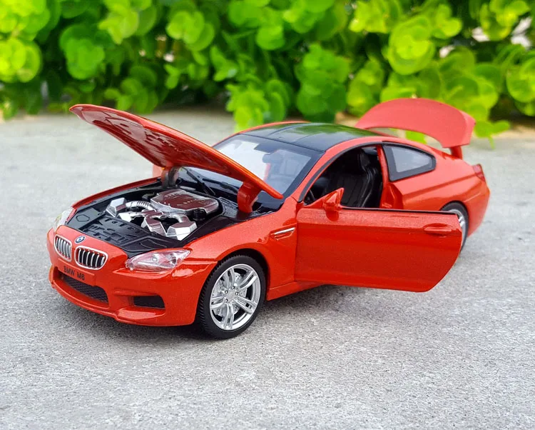 Модель автомобиля COUPE BMW M6 масштаба 1:32 из сплава металла с звуком и светом