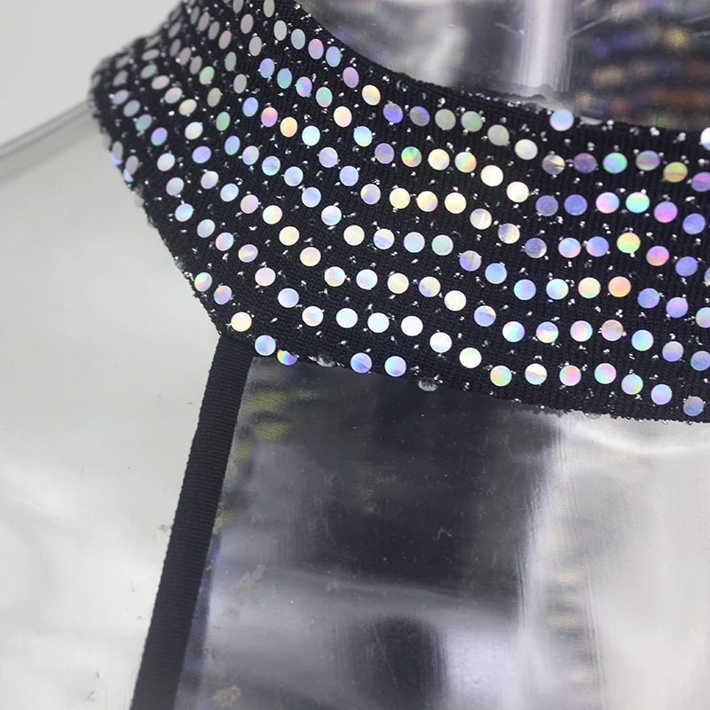 Женское облегающее платье карандаш с глубоким V образным вырезом и открытой