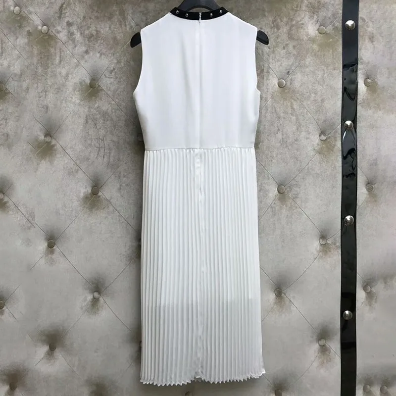 Платье с открытыми плечами TWOTWINSTYLE плиссированное миди платье круглым вырезом