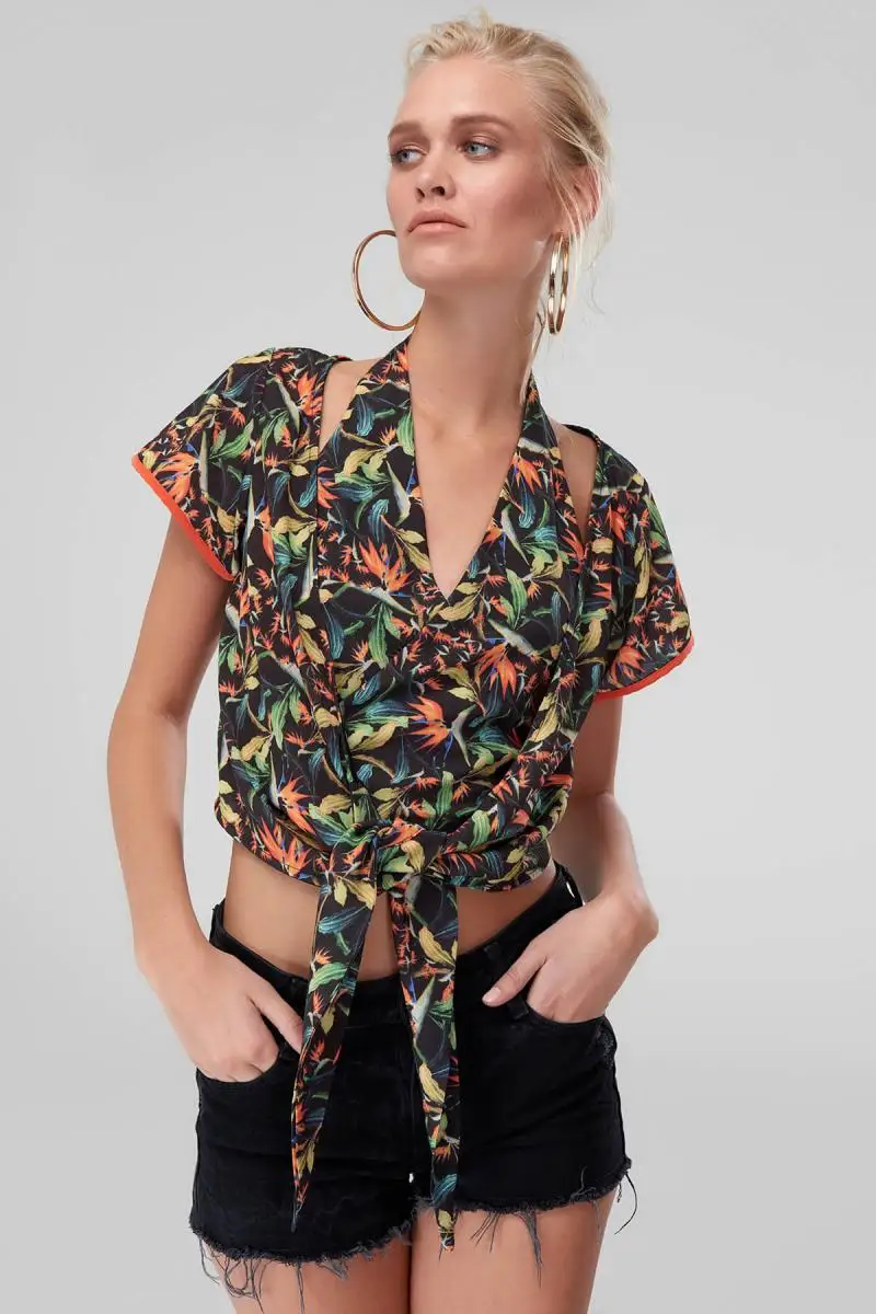 Многоцветная шнуровка с узором Trendyol Bluz TCLSS18EH0033 |