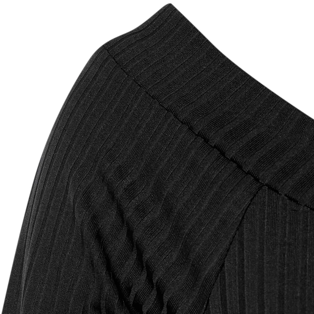 Женская футболка с открытыми плечами VESTLINDA черная Повседневная в рубчик со