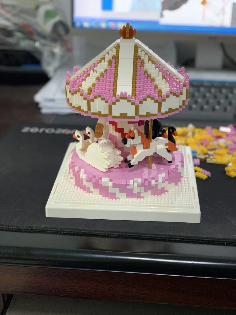 

LNO Small Diamond Creative Plastic Children's Carousel Building Block Toys