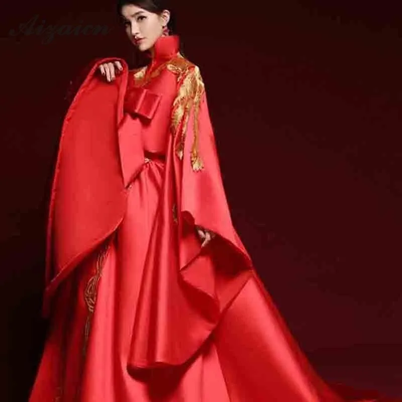 

Oriental Style Red Host Gown Tailing Long Cheongsam Modern Bride Embroidery Qi Pao Women Traditional Chinese Dress Fashion Show