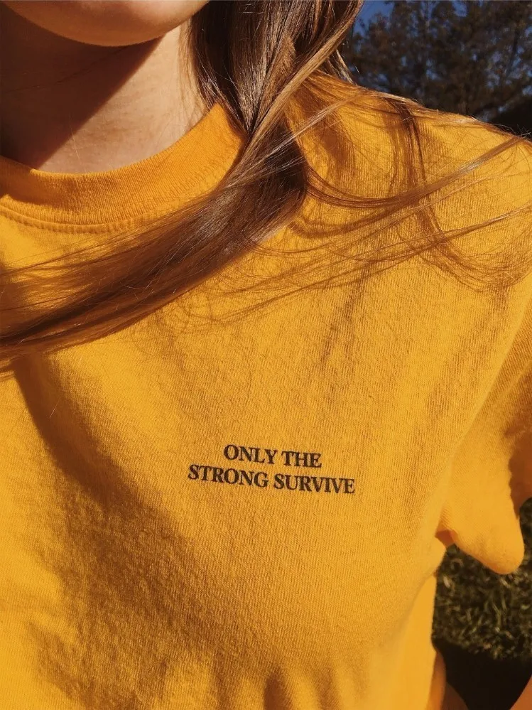 

Женская футболка с надписью «Only The Strong Survive», модные футболки с надписью «Passion Tees», 90s, топы с буквенным принтом, Shirt-J094