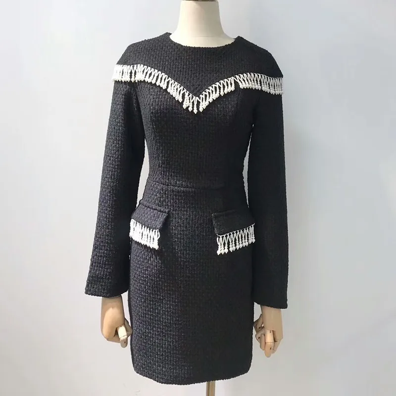 Платье-мини TWOTWINSTYLE черное с длинным рукавом и кисточками | Женская одежда