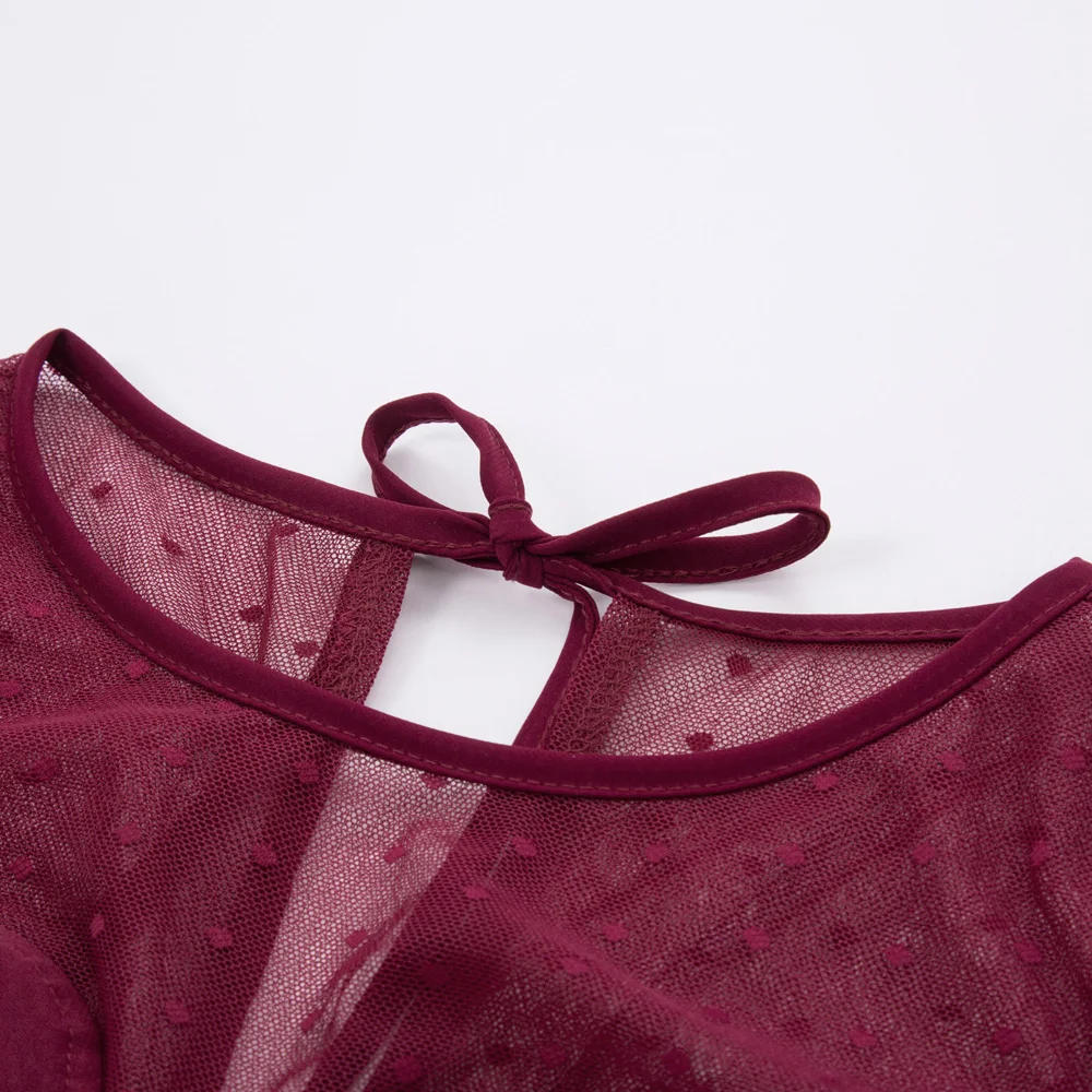 Женское платье-карандаш с вырезом лодочкой и прозрачным длинным рукавом в стиле