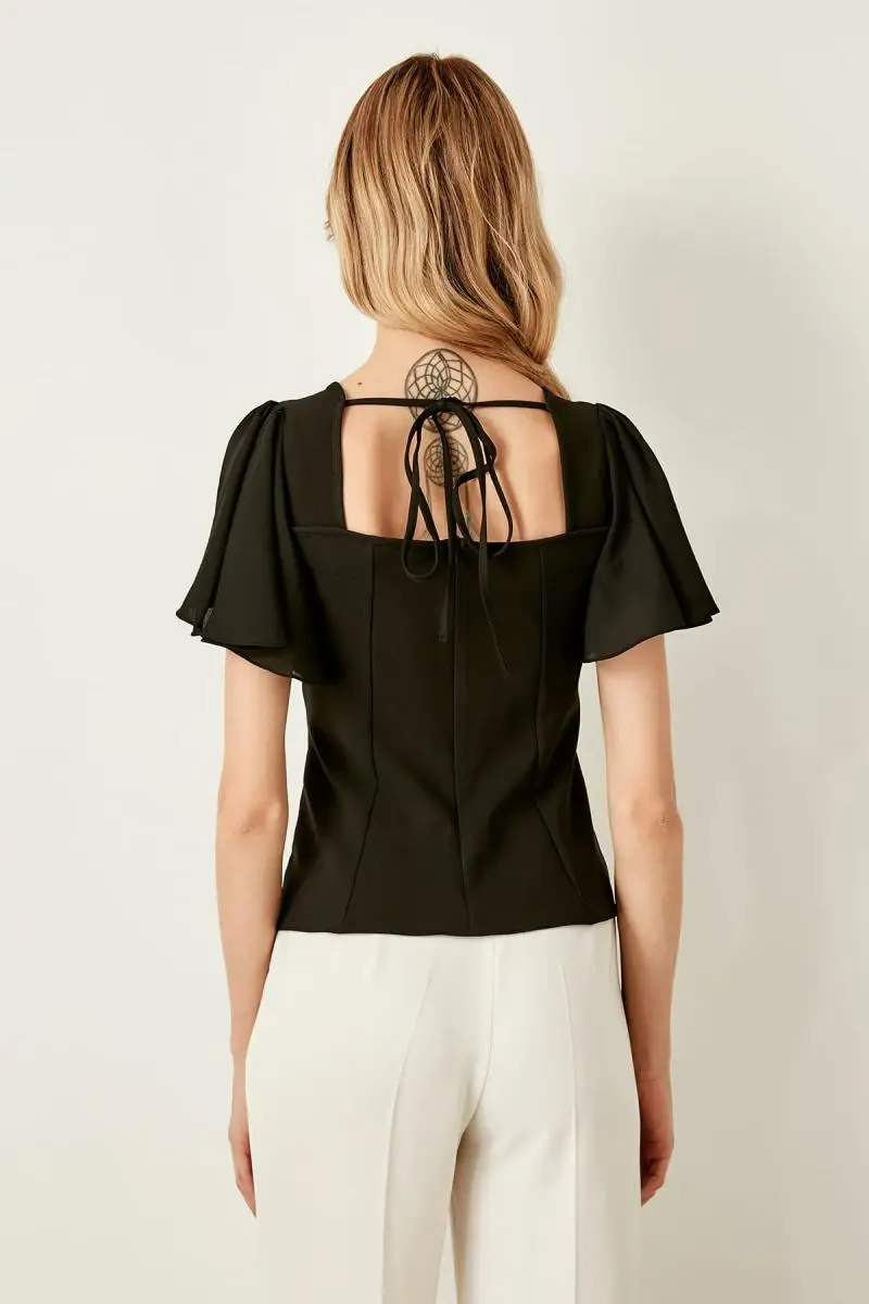 Trendyol черный рукав с деталью Bluz TWOSS19BB0366 |