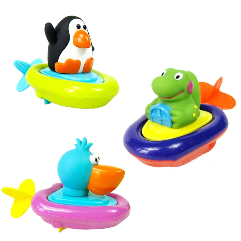Милые животные играющие с водяным канатом игрушки-лодки в виде пингвина Детские