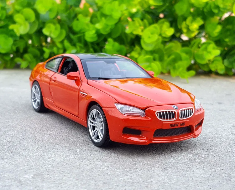 Модель автомобиля COUPE BMW M6 масштаба 1:32 из сплава металла с звуком и светом