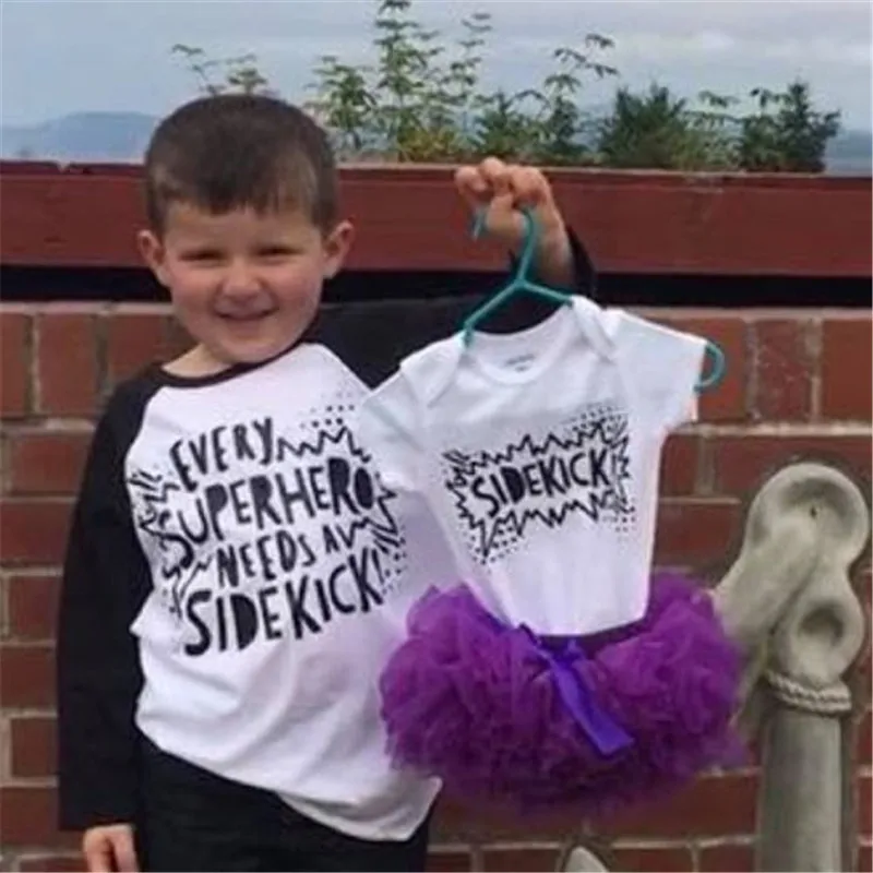 Футболка с супергероями комбинезон принтом SIDEKICK топы для маленьких мальчиков