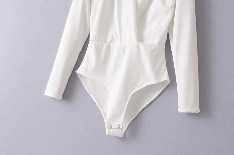 Женское боди с длинным рукавом однотонное облегающее v-образным вырезом