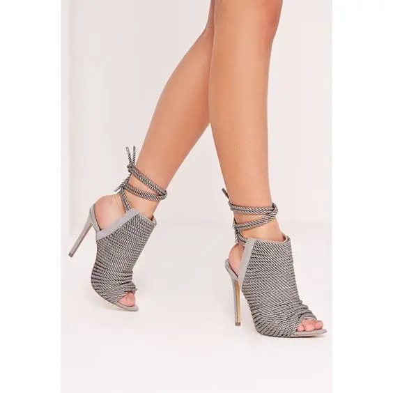 Online Seksi Merah Menenun Kepang Wanita Sandal 2019 Peep Toe Cut-Out Ankle Lace-Up Gladiator Sandal Wanita Plus Ukuran Sepatu Pernikahan Pengantin