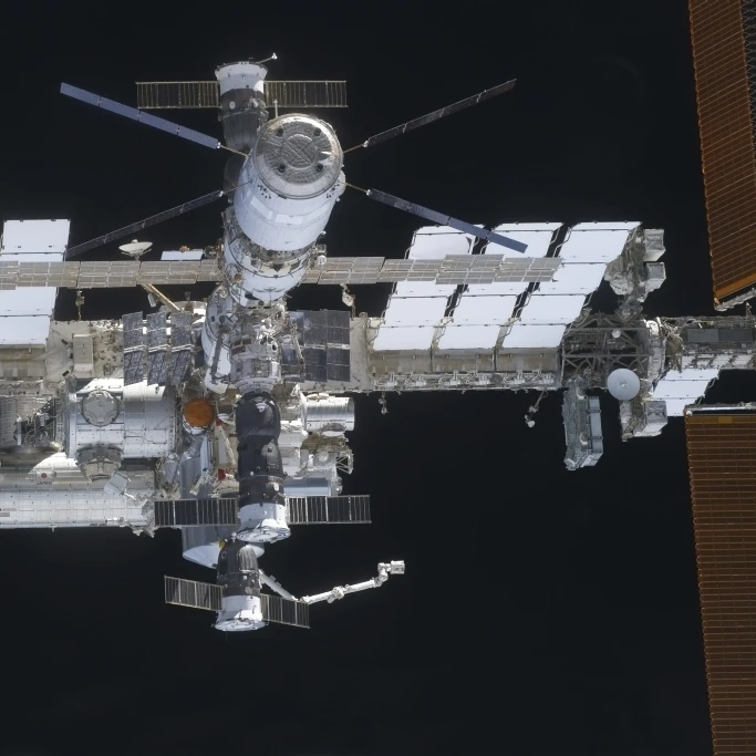 Крупный вид на плакат Международной космической станции (17x11) | Дом и сад