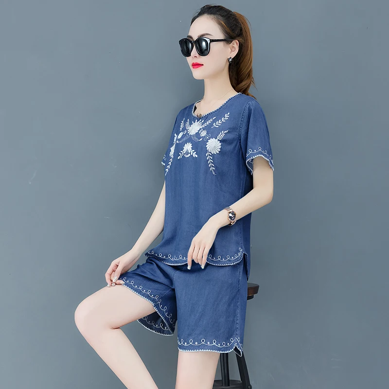 Женский комплект из футболки с вышитыми цветами и шорт джинсовые шорты высокой