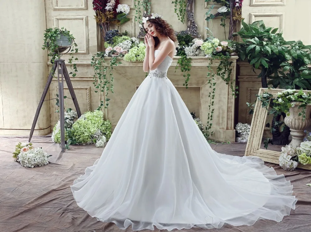 Vivian's Bridal 2018 простое свадебное платье без бретелек с рюшами и блестками
