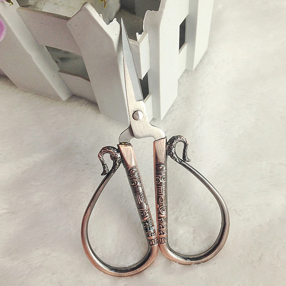 

New Antique scissors 10cm Classic Vintage Antique Cross Stitch European Retro Craft Sewing Tailor Scissor Handicraft DIY Tool