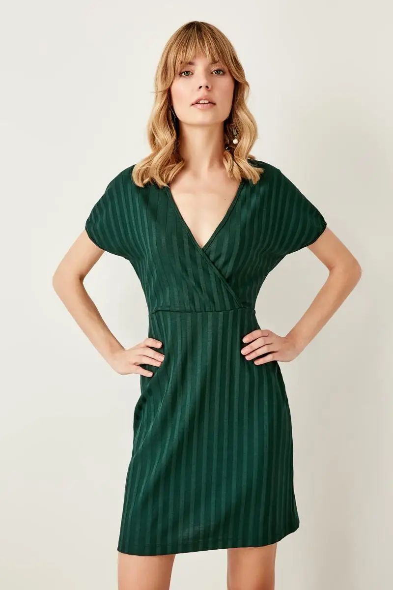 Trendyol зеленое двубортное трикотажное платье TWOSS19XM0119|Женские платья| |