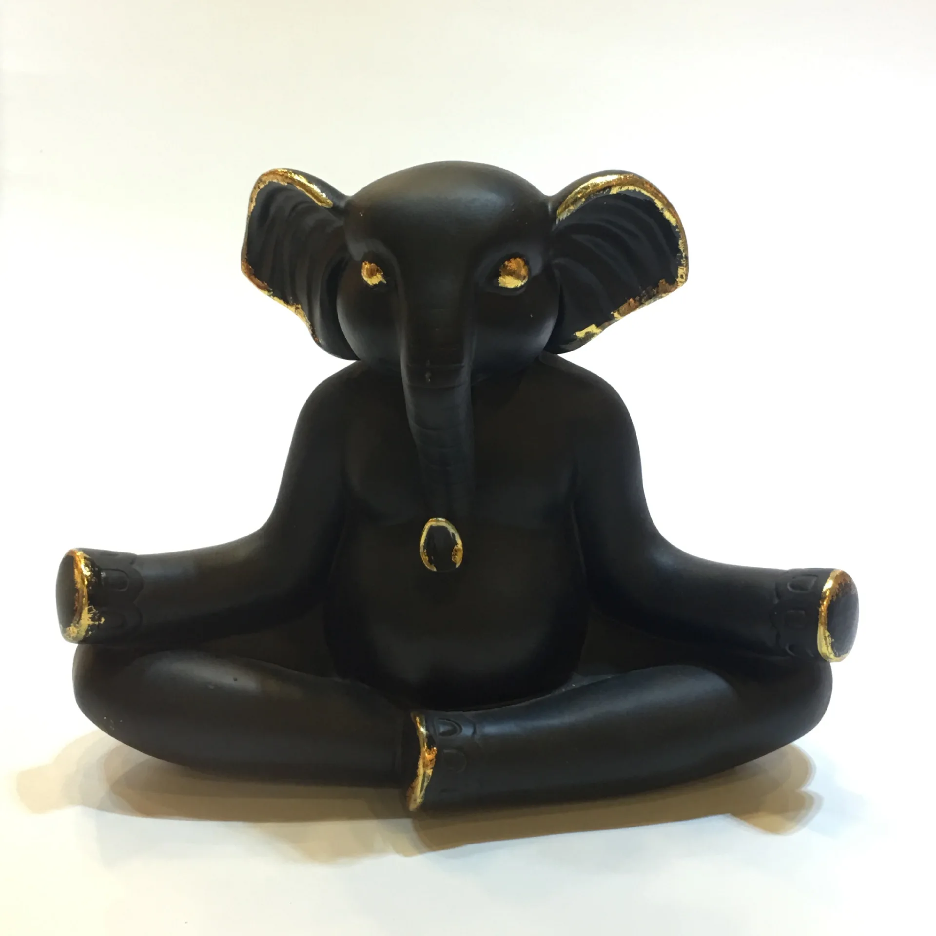 Домашние простые черные украшения для йоги слона животных смолы стола статуэтка