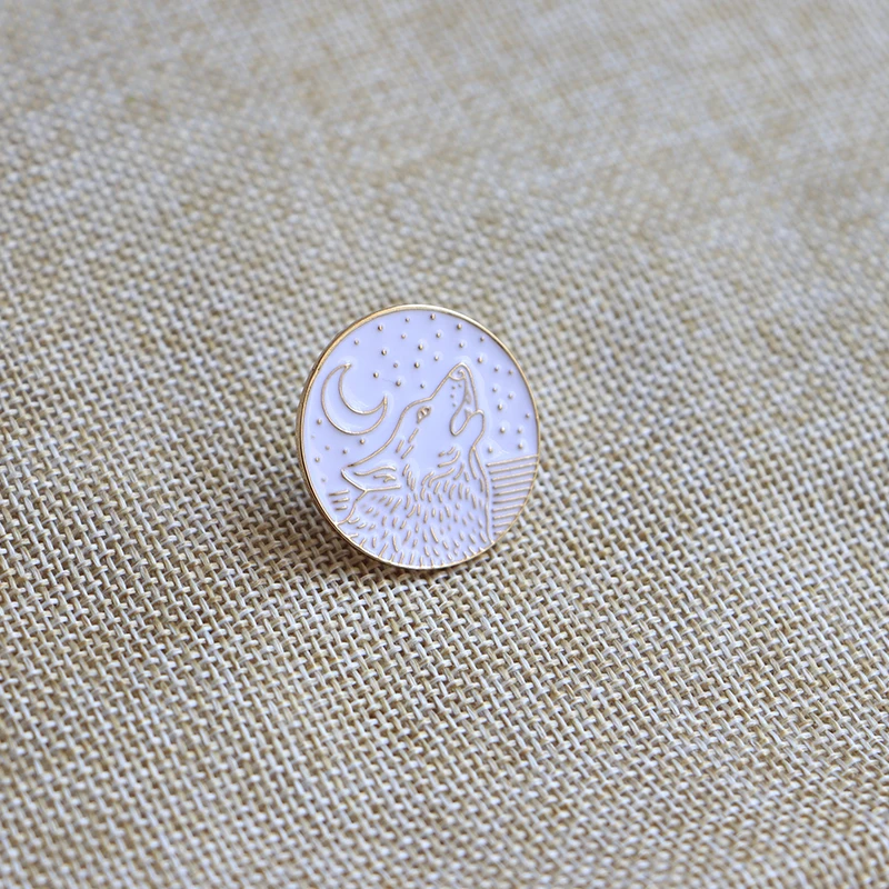 Moon Wolf Brooches Golden Lines Round Enamel Pin for Boys Girls Lapel Pin Hat/bag Pins Denim Jacket Women Brooch Badge Q693