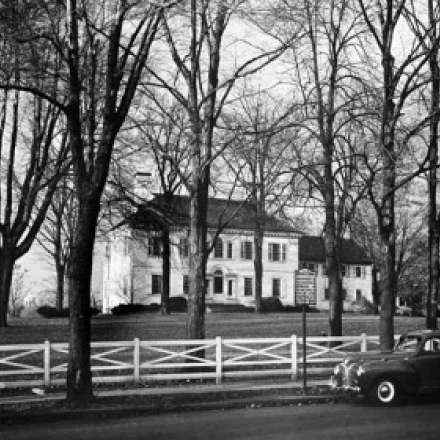 Голые деревья перед особняком Ford mansion Morristown Нью-Джерси США плакат печать (18x24) | Дом