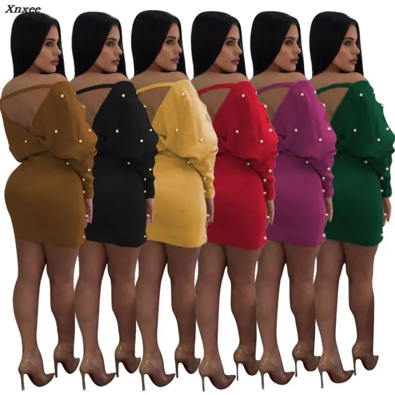 Женское облегающее мини-платье с V-образным вырезом открытыми плечами и длинным