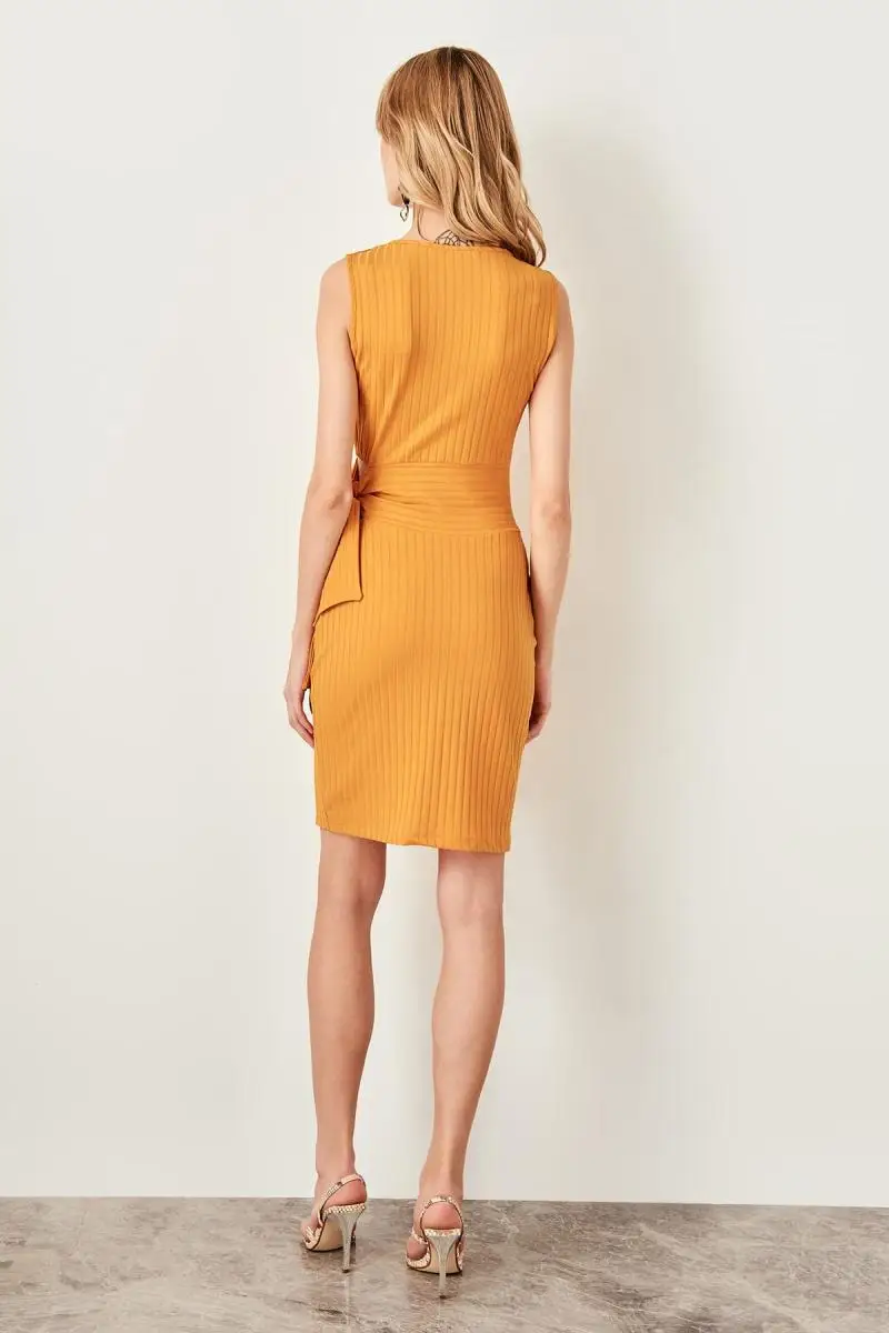 Trendyol горчичное трикотажное платье на талии TWOSS19XM0120|Женские платья| |