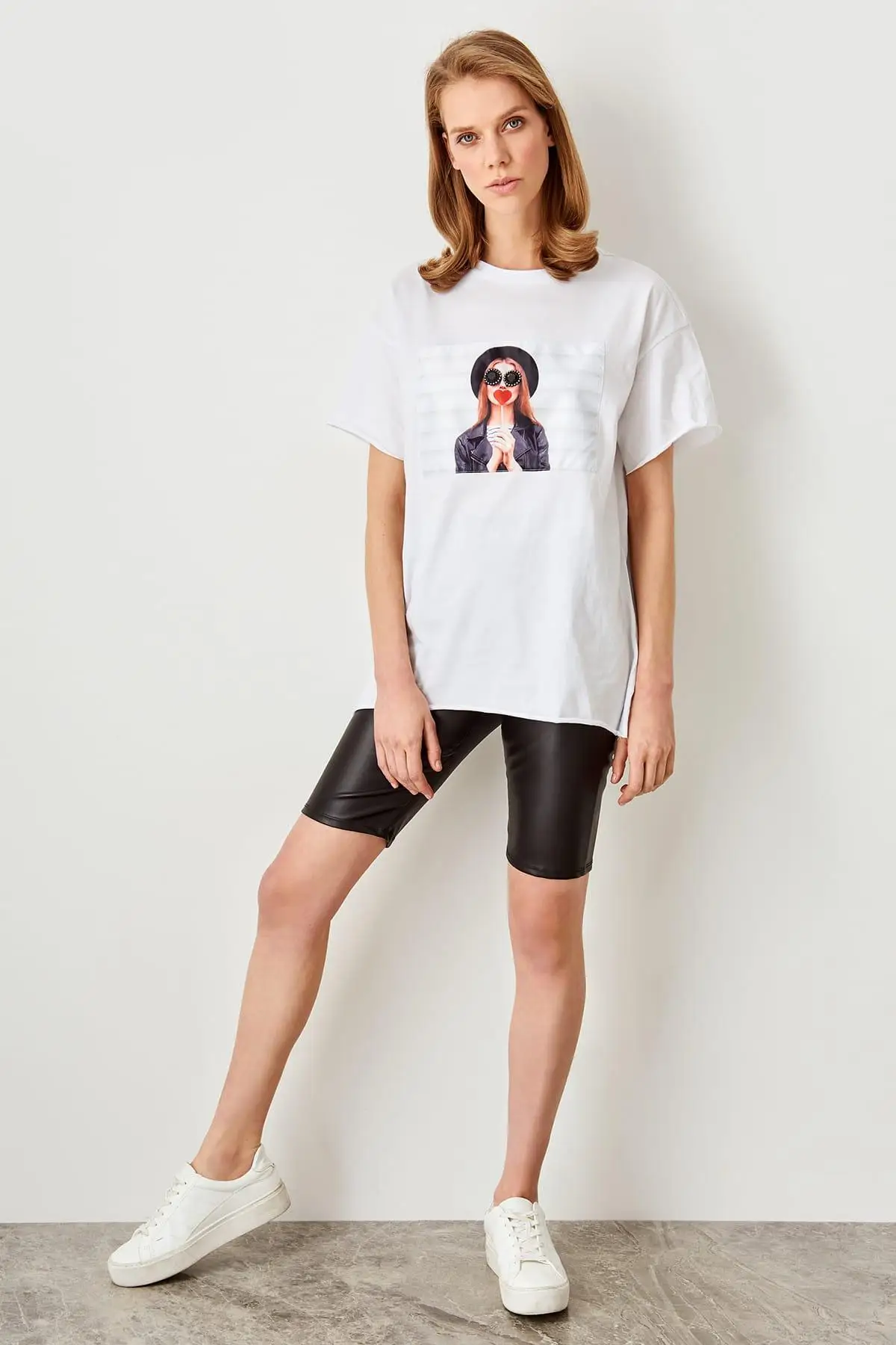 Trendyol White Printed Boyfriend Knitted T Shirt TWOSS19GN0021 | Женская одежда