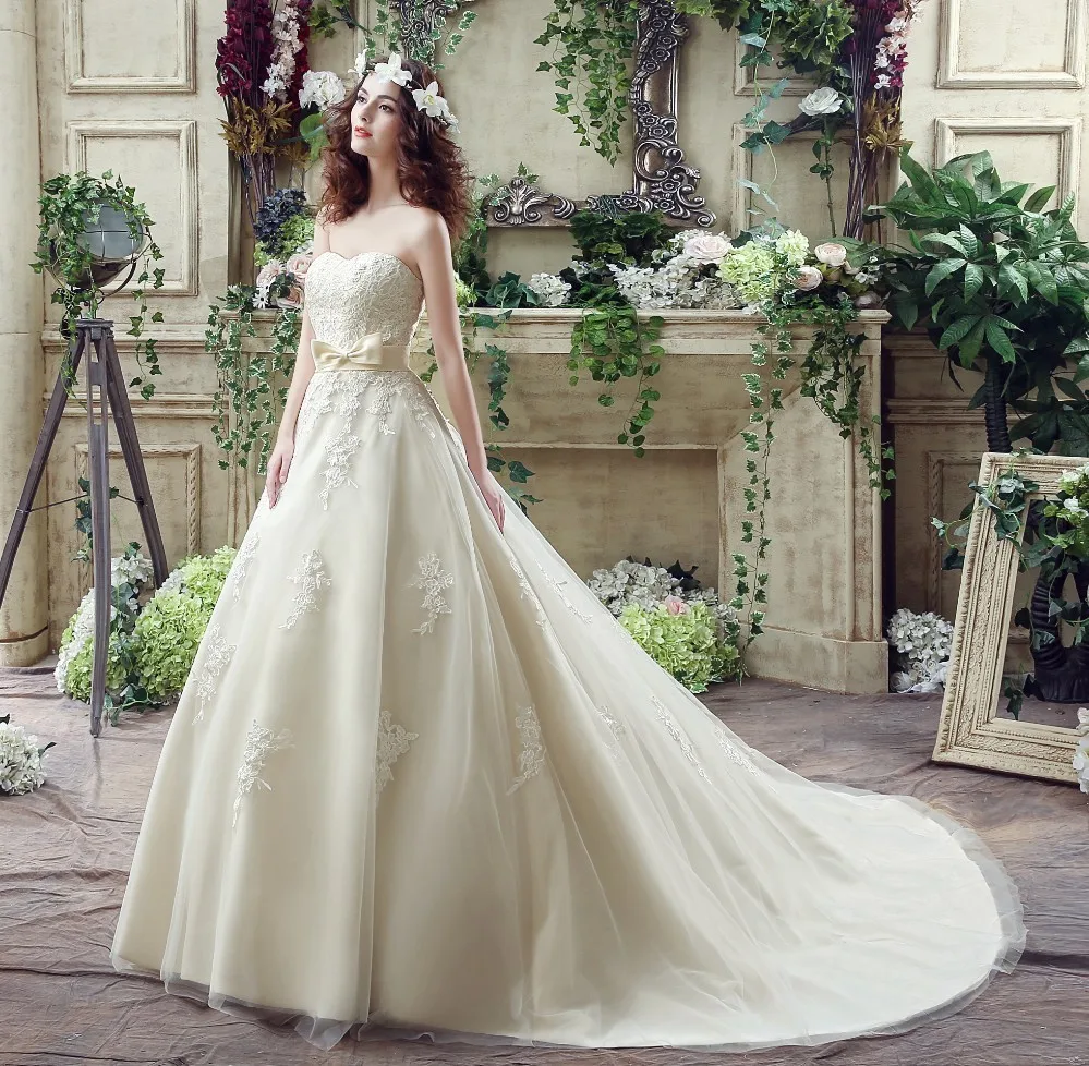 Свадебное платье Vivian's Bridal 2018 милое светло кремовое белое атласное свадебное