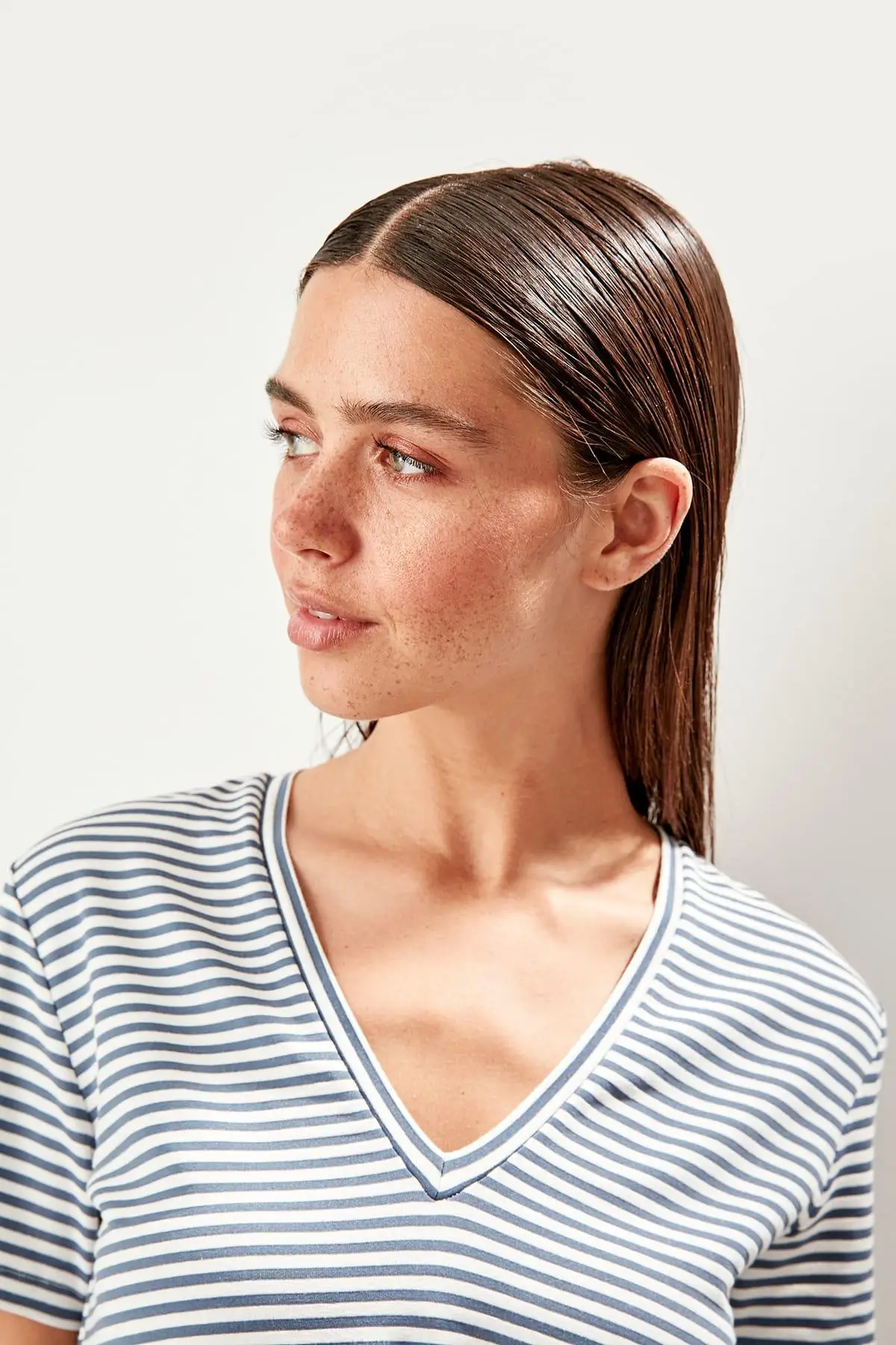 Trendyol серые Базовые Трикотажные футболки с v образным вырезом TWOSS19XM0215|Футболки| |