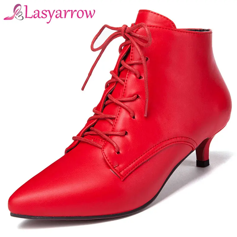 Женские ботинки на среднем каблуке Lasyarrow черные/красные с острым носком весну и