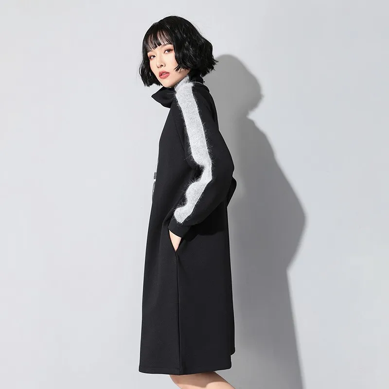 Женское платье с кроличьим мехом TWOTWINSTYLE Осеннее черное белое лоскутное до колена