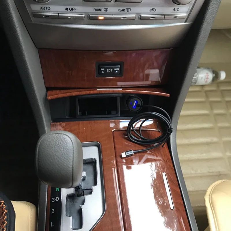 Аксессуары USB Автомобильное зарядное устройство для iPhone Samsung Быстрая зарядка Skoda