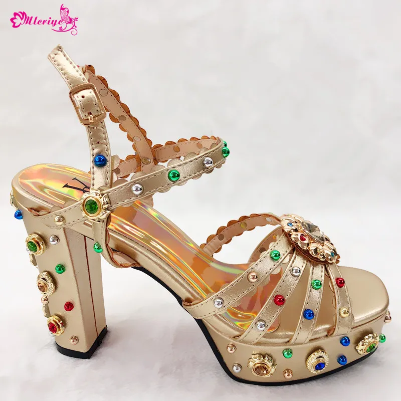 Женская обувь на высоком каблуке украшенная стразами в нигерийском стиле для