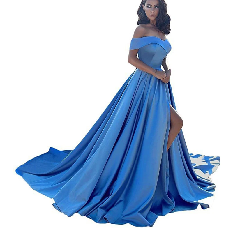 Женское плиссированное платье до пола летнее голубое с открытыми плечами