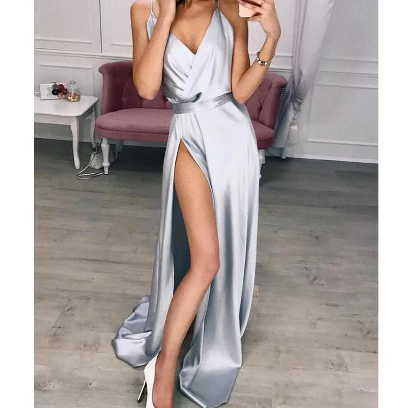 Женское элегантное простое платье макси облегающее длинное на бретельках с